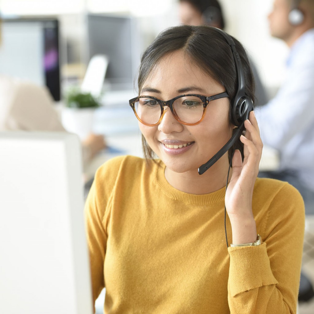 helpline-volunteer Helpline volunteer