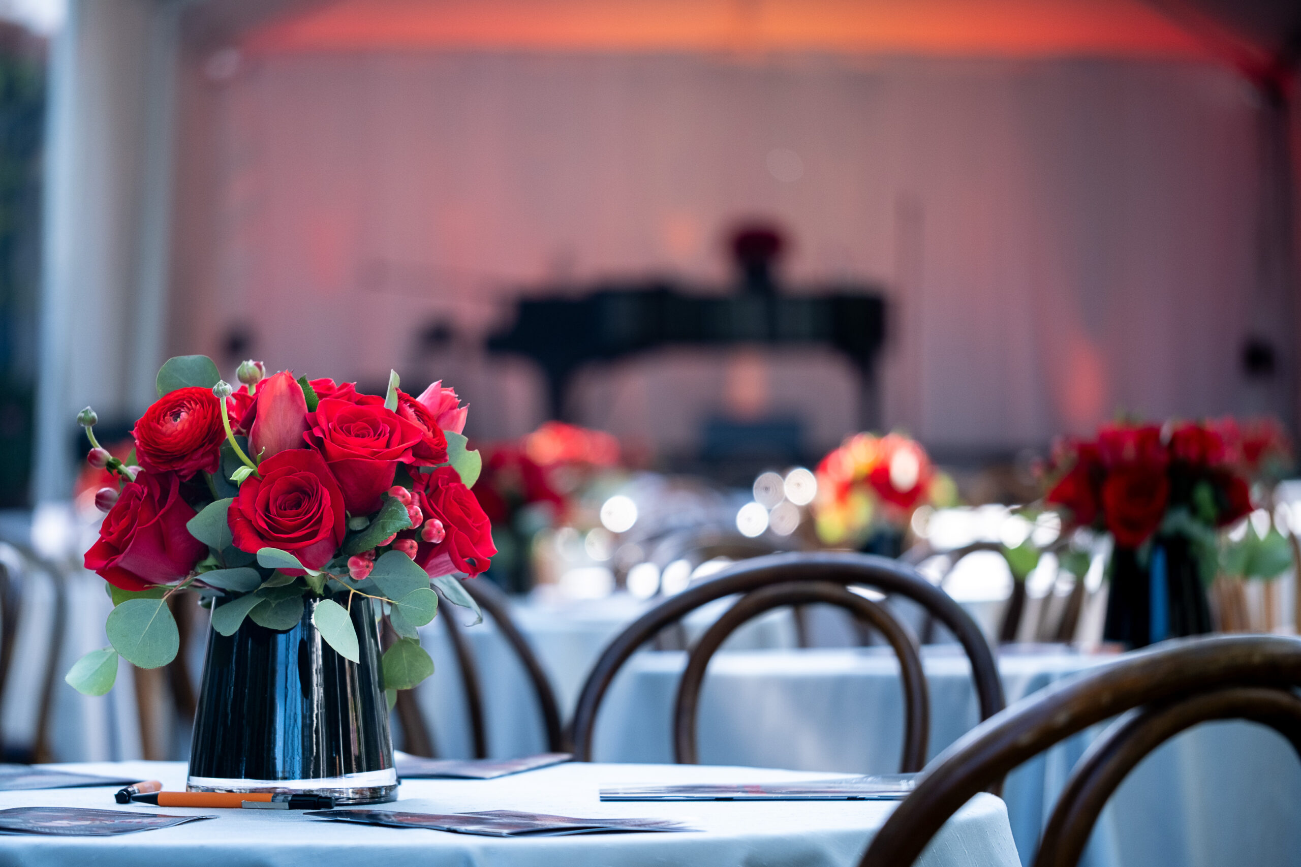 An Unforgettable Evening 2025 - table setting with roses