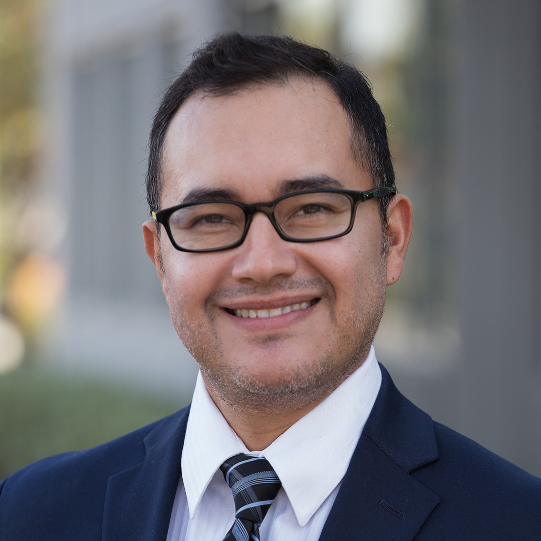 Dr. Christian Salazar