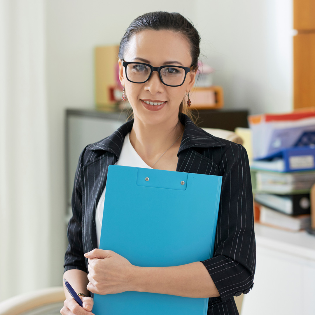ECM-licensed-clinical-social-worker Licensed clinical social worker in her office